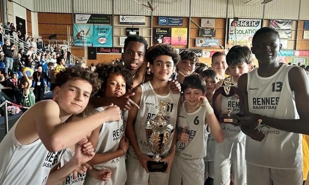 Carton plein au tournoi international de Pacé pour nos U13 région !!! Carton plein au tournoi international de Pacé pour nos U13 région !!!